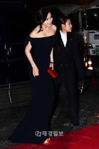 MBC演技大賞、授賞式にユン・ウネら人気俳優が多数参加　ハン・ガイン