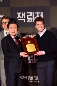 映画『アウトロー』、主演のトム・クルーズらが釜山でプロモーション　トム・クルーズ、釜山市長