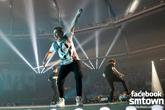 SUPER JUNIOR、世界ツアー「Super Show 5 in SEOUL」のライブ写真(18)