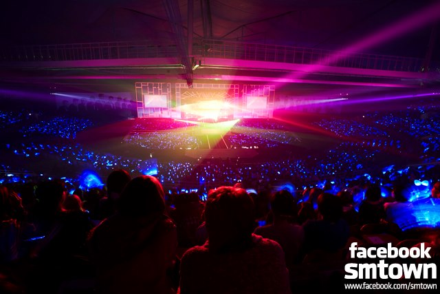 SUPER JUNIOR、世界ツアー「Super Show 5 in SEOUL」のライブ写真(14)