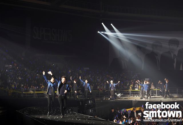 SUPER JUNIOR、世界ツアー「Super Show 5 in SEOUL」のライブ写真(8)