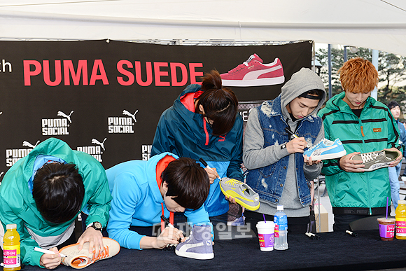 B1A4、PUMAのモデルとしてファンサイン会開催(3)