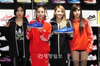 2NE1、adidas明洞1号店のリニューアルイベントに出席