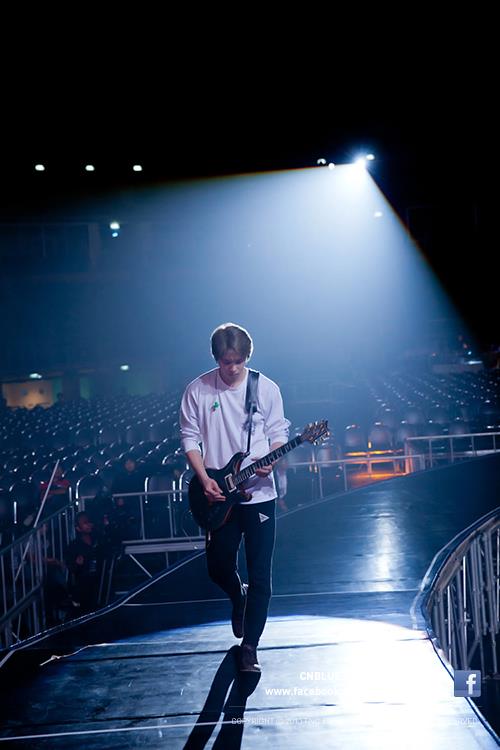 CNBLUE、世界ツアーバンコク公演のライブ写真を公開(7)