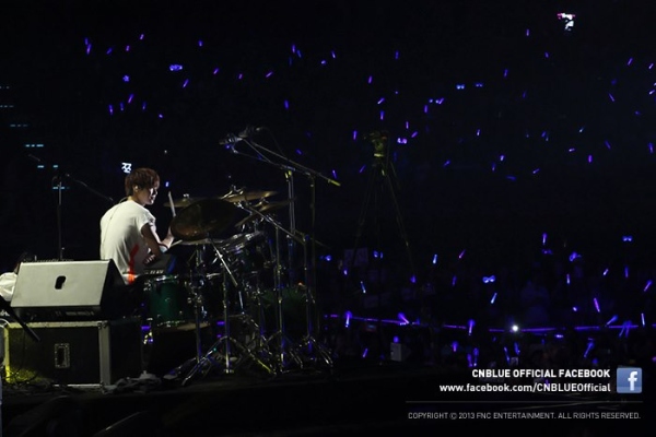 CNBLUE、世界ツアーバンコク公演のライブ写真を公開(6)