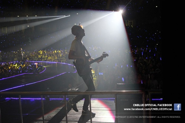 CNBLUE、世界ツアーバンコク公演のライブ写真を公開(5)