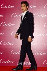 SUPER JUNIORチェ・シウォン、「カルティエ」のイベントでシックなスーツファッション