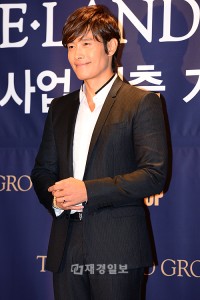 イ・ビョンホンら、韓流公演事業の記者懇談会に出席