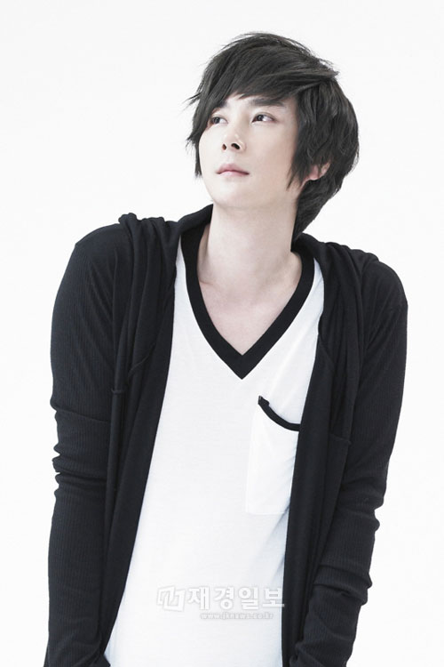 デジタルシングル「もう少し近くに」を発表した韓国の歌手、シン・ヘソン。