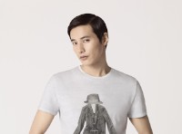スタイリッシュ・ビジネスカジュアル「クリス・クリスティ」で、韓国俳優ウォンビンがモデルとして着用する「WON-Tシリーズ」が売り上げを伸ばしている。写真=ウォンティーシャツ