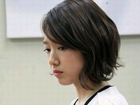 韓国ドラマ「オレのことスキでしょ」でヒロイン、イ・ギュウォン役を好演中の女優パク・シネは、交通事故に遭って1日経った20日にドラマの現場に復帰し女優魂を見せたが、激しい痛みが続いたため一旦撮影を中止、再び病院で治療を受けているとのこと。