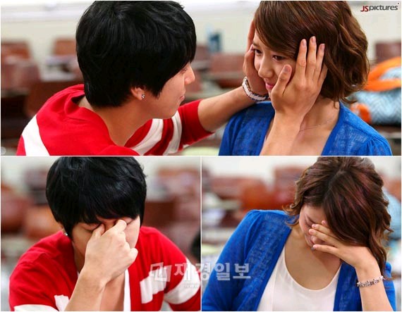 韓国MBCの水木ドラマ「君は僕に恋をした」（邦題：オレのことスキでしょ）で周りに嫉妬されるほど仲のいいチョン・ヨンファとパク・シネカップルによる名シーン後の隠れたNGシーンが公開された。
 