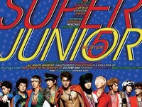 韓国男性アイドルグループ「SUPER JUNIOR」（スーパージュニア）のイェソン、リョウク、キュヒョンは、グループ名について「この名前はとても気に入っている」と話した。