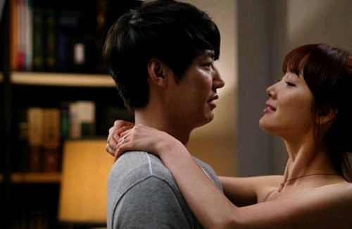 韓国MBC水木ドラマ「負けてたまるか！」で主演にキャスティングされたチェ・ジウとユン・サンヒョンは二人とも未婚であるにもかかわらず、撮影陣も驚くほどのリアルな夫婦演技を見せているという。写真：イギムプロダクション