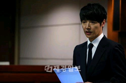 韓国MBCの水木ドラマ「負けてたまるか」の主演俳優ユン・サンヒョンがゴージャスなキャラクターに良く似合う俳優として証明された。