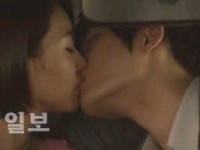 　韓国SBSの水木ドラマ「ボスを守れ」のチソンとチェ・ガンヒ、キム・ジェジュンとワン・ジヘがそれぞれ同い年だということがわかり話題となっている。

