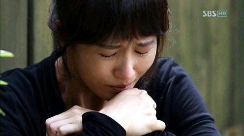韓国SBSの週末ドラマ「女の香り」でキム・ソナとイ・ドンウクのカップルの切ない別れの言葉が視聴者の胸を熱くさせた。