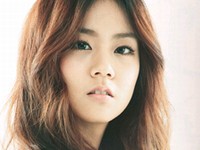 韓国SBSの月火ドラマ「武士ペク・ドンス」のOSTに人気ガールズグループ「KARA」のメンバー、ハン・スンヨンの参加が決まった。今回、ハン・スンヨンが歌うのは「愛のために」というタイトルのメインテーマ曲で8番目のレコーディングとなる。