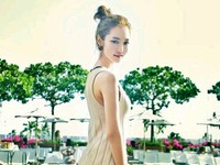 韓国ドラマ「私の心が聞こえる」で洗練されたファッションセンスと個性溢れたキャラクタで大いに愛された女優コ・ジュンヒが、「スター写真集(It Girl)」のモデルになった。写真：スター写真集
