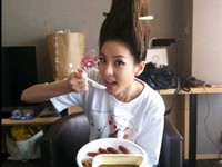 2NE1サンダラ・パク「日本のカレーが好き」　強烈な髪型にファンびっくり