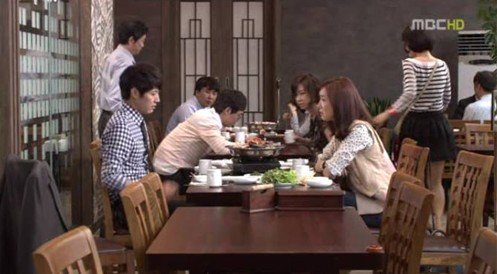 韓国MBCの水木ドラマ「負けてたまるか」で、ヒョンウ（ユン・サンヒョン役）とウンジェ（チェ・ジウ役）がリアルな夫婦喧嘩を繰り広げ、視聴者の注目を浴びている。