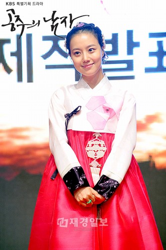 韓国KBSドラマ「姫の男」でセリョン役を熱演中のムン・チェウォンが秋夕（旧盆）の好感度女優1位に選ばれた。