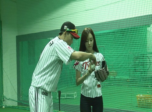 韓国SBS E！TV グローバル芸能ニュース「K-STAR news」の製作陣は、秋夕(チュソク)に韓国プロ野球チーム「LGツインズ」の始球式で始球者を務めことになった韓国ガールズグループ「T-ara」(ティアラ)のヒョミンの様子をリポートした。