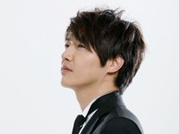 韓国で家電量販店「ハイマート」専属モデルを務める俳優ユン・サンヒョンがガールズグループ「T-ARA」(ティアラ)と息を合わせた。