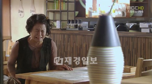 韓国MBCの水木ドラマ「負けてたまるか」のジョンナン（パク・ウォンスク演）とウンジェ（チェ・ジウ演）親子の過去が明らかになった。