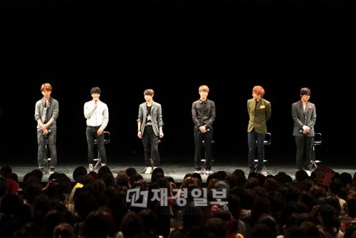 韓国の人気男性グループ「BEAST」（ビースト）が日本ファンとの「約束イベント」を行った。