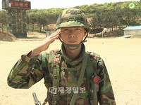 韓国で海兵隊に服務中の俳優ヒョンビン(本名キム・テピョン）がMCに初挑戦する。