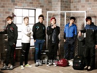 韓国男性アイドルグループ「2PM｣ラインのスウェットウェアが発売される。