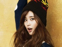 韓国女性歌手のIU(アイユー)がモデルを務める韓国の女性カジュアルブランド「y'sb」の2011秋・冬ファッション広告写真が公開された。
