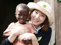 韓国の人気女優パク・シネが、9月24日から10月2日まで8泊9日の日程で、アフリカ・ガーナでボランティア活動を行った。