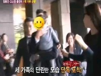 韓流を代表する人気俳優チャン・ドンゴン＆女優コ・ソヨン夫妻の息子、ミンジュンくんの姿がテレビ番組で初めて公開された。写真=韓国SBS TV「真夜中のTV芸能」キャプチャー