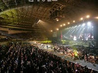 アジアで人気の韓国男性パフォーマンスグループ「2PM」（ツーピーエム）のアジアツアー「2PM HANDS UP TOUR CONCERT」がファンの大きな愛を受けて、アジア各国に衝撃を与えている。写真= JYP Ent.提供