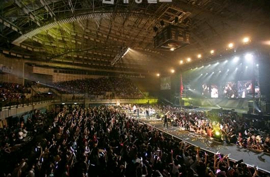 アジアで人気の韓国男性パフォーマンスグループ「2PM」（ツーピーエム）のアジアツアー「2PM HANDS UP TOUR CONCERT」がファンの大きな愛を受けて、アジア各国に衝撃を与えている。写真= JYP Ent.提供