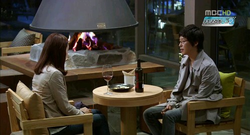 元夫ヒョンウ（ユン・サンヒョン）と元恋人ソクフン（オム・キジュン）の間に微妙な緊張感が漂い始めた。
