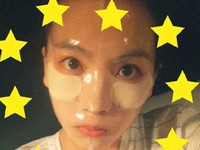 韓国ガールズグループ「KARA」（カラ）のメンバー、カン・ジヨンは13日、自身のツイッターに「無気力さを感じる・・（お姉ちゃんの真似。ハハハ＾＾）パックして寝なきゃ！」というコメントとともに一枚の写真を掲載した。
