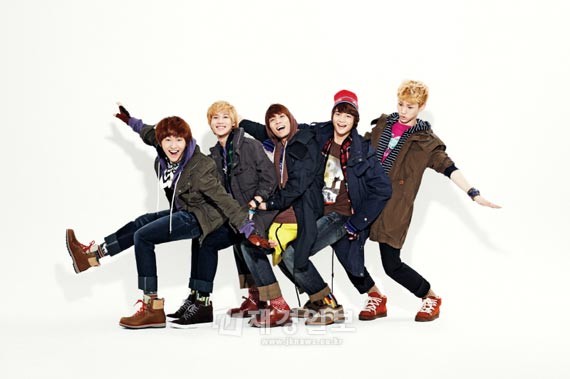 韓国の人気男性グループ「SHINee」（シャイニー）が、日本で新記録を更新するという底力を見せた。