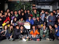 韓国MBCの水木ドラマ『負けてたまるか』が20日、最終回を迎える。高い視聴率を得ることはできなかったが、ドラマチームはこれまで見守ってくれた視聴者に感謝の言葉を伝えた。