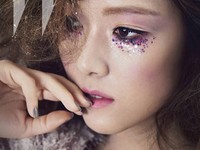 少女時代のジェシカがグラビアで妖艶な魅力をアピールした。写真＝W KOREA