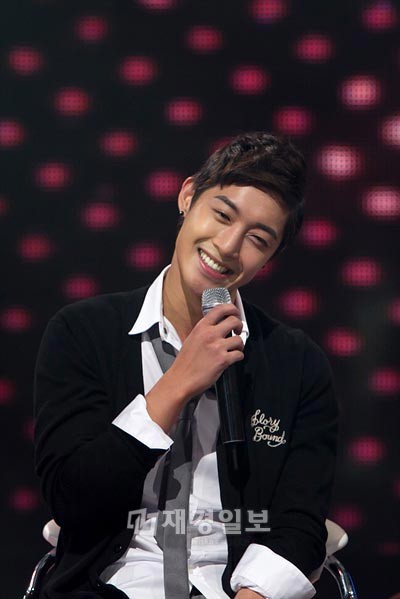 韓国アイドル歌手のキム・ヒョンジュンが「芸能事務所の経営がもっとも上手そうな芸能人」の第1位に選ばれた。