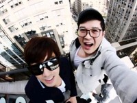 SUPER JUNIORのシンドンが東方神起のユンホと一緒にニューヨークで撮った写真を公開した。