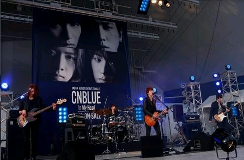 韓国4人組バンドグループ「CNBLUE」（シーエヌブルー）が日本メジャーデビューシングル『In My Head』の発売を記念し、大阪（22日）と東京（23日）でライブイベントを開催したが、2日間の公演で約1万4000人を動員し、その人気を実証した。写真= FNC MUSIC
