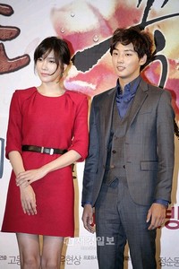 韓国MBC水木ドラマ『私も、花』の製作発表会が31日午後、ソウル63ビルのコンベンションセンターで行われ、ユン・シユン、イ・ジア、チョ・ミンギ、ハン・ゴウン、ソ・ヒョリン、イ・ギグァンが参加した。