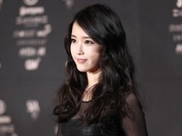 IU、Brown Eyed Girlsナルシャら、スタイルアイコンアワードで華麗なドレスアップ