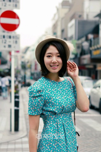 最近アジア各国で大きな人気を誇り“次世代韓流クイーン”と言われている韓国女優パク・シネが、再び中国からのラブコールを受け、7日に中国へ出国するという。