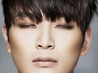 韓国男性歌手グループ「2AM」（ツーエイエム）のチョン・ジヌンが、今年7月のソロ曲『ラララ』の無料配布に続いてまたもファンにサプライズ・プレゼントした。