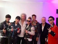 韓国男性アイドルグループ「BIGBANG」（ビッグバン）がイギリス・ロンドンの伝説のロックバンド「Queen」（クイーン）と一緒に撮った写真を公開し話題になっている。